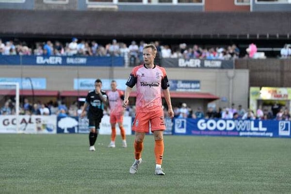 Sarasota Paradise Sign First Professional Player