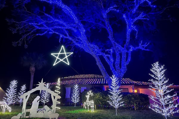 Cedar Hollow Has One of Sarasotas Biggest Holiday Light Displays